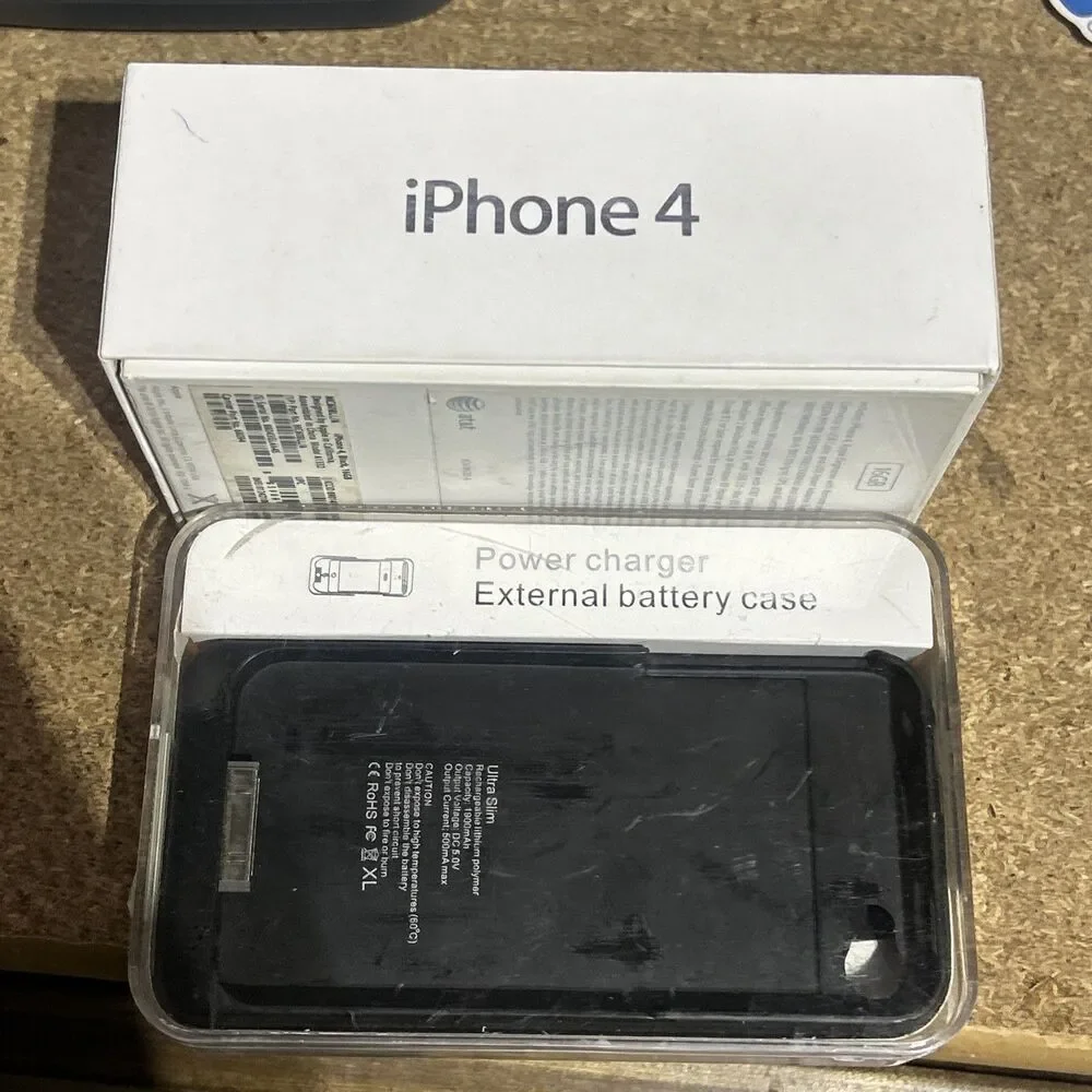 Apple iPhone 4 16GB Black iOS 3.5in GSM Unlocked w/ Box & External Charger Case